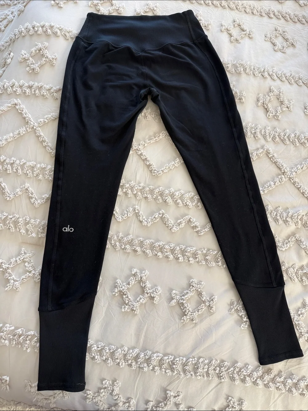 Alo leggings with ribbed cuff and waistband